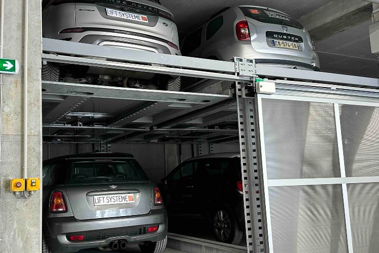 Parking mécanique semi-automatique
